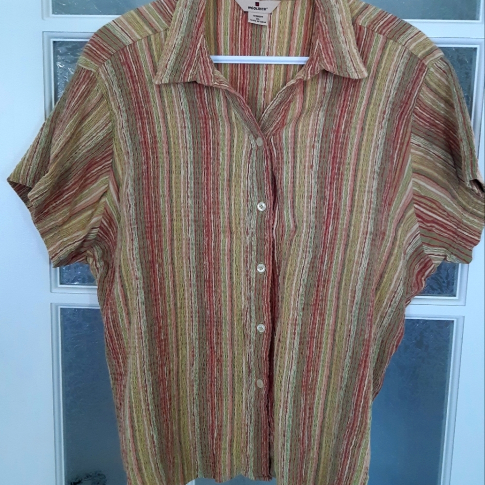 2/25$***Vintage Woolrich Short Sleeve Top